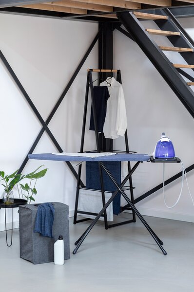 Brabantia žehlicí prkno C,124x45cm, pevný držák pro parní jednotku, černý rám, 25mm, Denim Blue