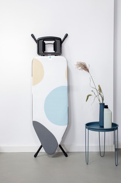 Brabantia žehlicí prkno C, 124x45cm, pevná odkládací plocha pro žehličky, černý rám 25mm, Spring Bubbles