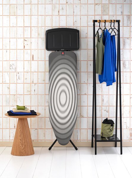 Brabantia žehlicí prkno B, 124x38cm, Pevný držák pro parní jednotku, černý rám 22mm, Titan Oval
