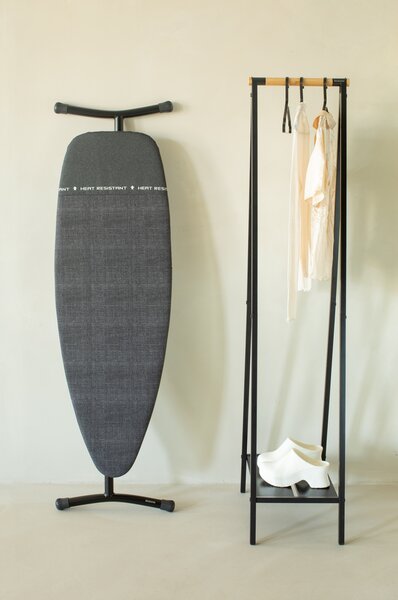 Brabantia žehlicí prkno D, 135x45cm, parkovací zóna, černý rám 35mm, Denim Black