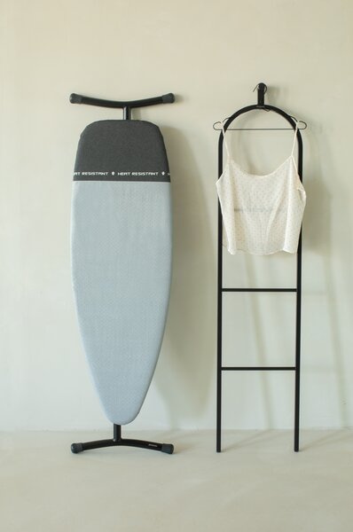 Brabantia žehlicí prkno D, 135x45cm, parkovací zóna, černý rám 35mm, Denim Black