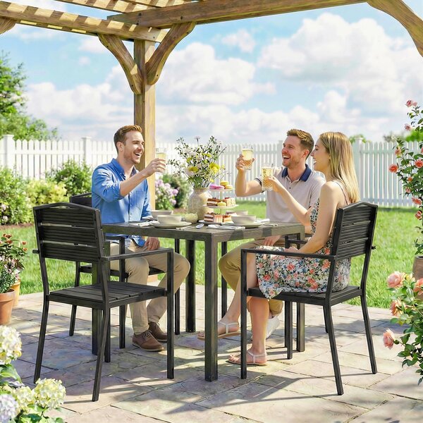 Outsunny zahradní židle – sada 4 stohovatelných křesel s latěným designem a područkami, odolné vůči počasí, černé, 52 × 51 × 90 cm | Aosom