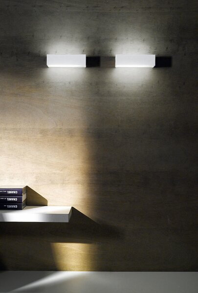 Linea Light 8255M Box_W, bílé nástěnné svítidlo se svícením nahoru/dolů, 10W LED 2700K, délka 13,9cm