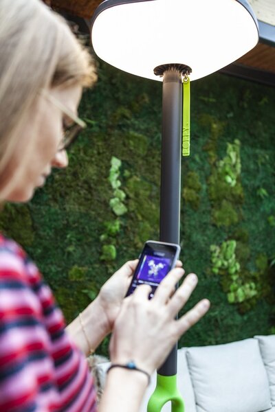 Lutec 6910802335 LED venkovní přenosná solární lampa Poppy 1x8W | 500lm | 3000K | IP54 - nevšední design, bluetooth reproduktor