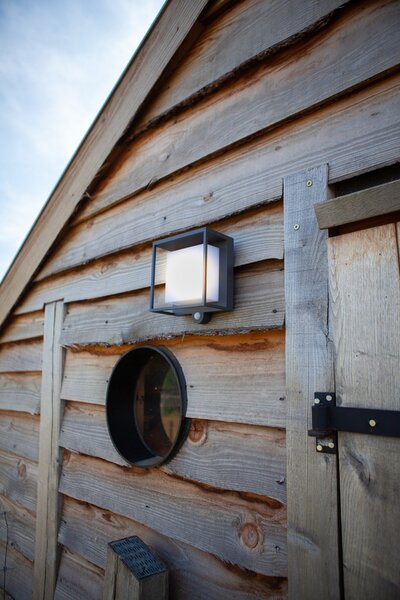 Lutec 6934601118 LED venkovní solární nástěnná lampa se senzorem pohybu Curtis 1x3W | 300lm | 3000K | IP54 - černá