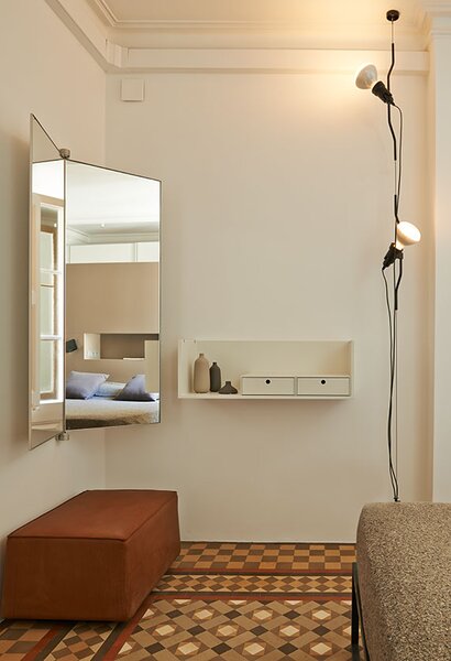 Flos F5600009 Parentesi, bílé svítidlo mezi podlahu a strop se stmívačem, 1x150W E27, max. 400cm