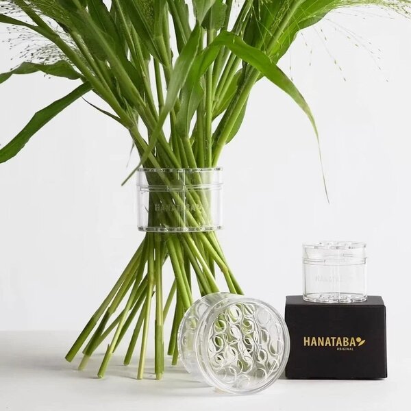 Exkluzivní set: váza Fountain Off White 23 cm + aranžovací kroužek Hanataba