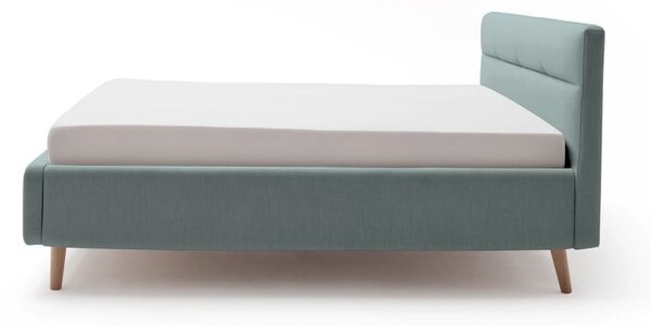 Světle modrá čalouněná dvoulůžková postel s úložným prostorem s roštem 180x200 cm Lotte – Meise Möbel