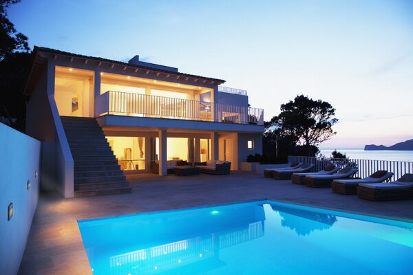 Mantra 7012 Baker, bílé svítidlo pro orientační osvětlení exteriéru, 3W LED 3000K, 10,5x10,5cm, IP54
