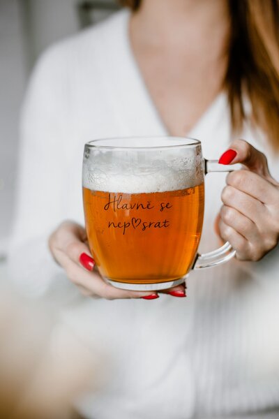 Skleněný půllitr na pivo Hlavně se nep♥srat