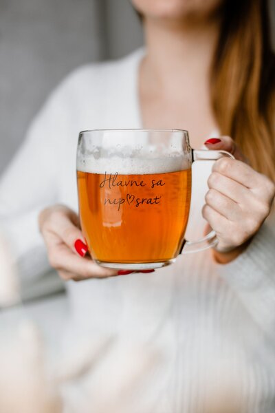 Skleněný půllitr na pivo Hlavne sa nep♥srať - SK