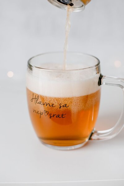 Skleněný půllitr na pivo Hlavne sa nep♥srať - SK