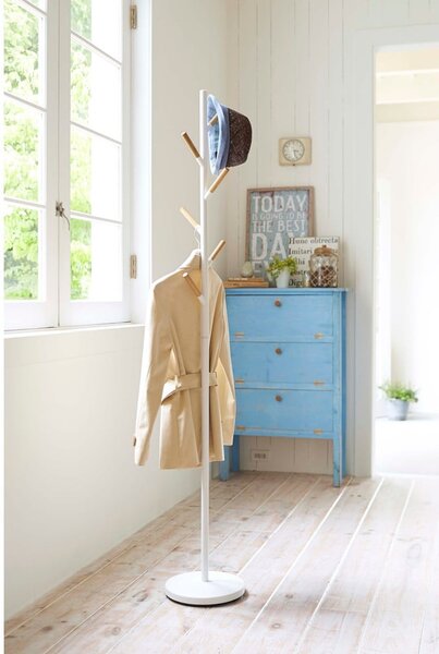 Bílý stojací věšák s detaily z bukového dřeva YAMAZAKI Plain Pole Hanger