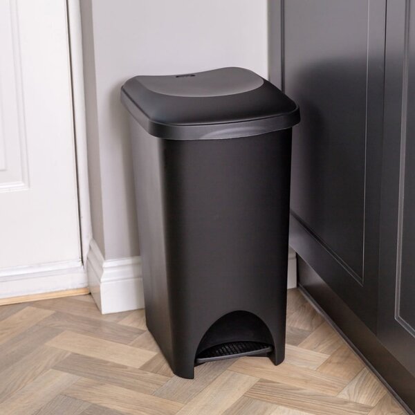 Černý pedálový plastový odpadkový koš 40 l - Addis