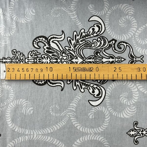 Ervi bavlna š.220 cm - ornament na šedém č.4631-5, metráž