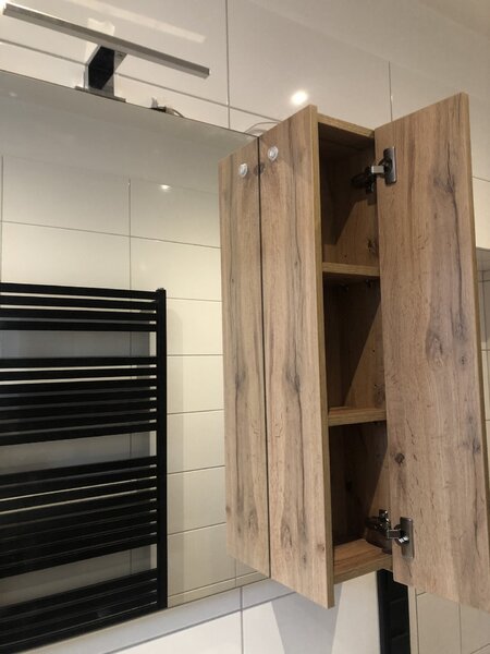 Lavedo Bronx Wotan Oak 80 – závěsná koupelnová galerka se zrcadlem a LED osvětlením | Lavedo by Aplomo