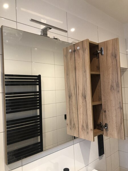 Lavedo Bronx Wotan Oak 80 – závěsná koupelnová galerka se zrcadlem a LED osvětlením | Lavedo by Aplomo