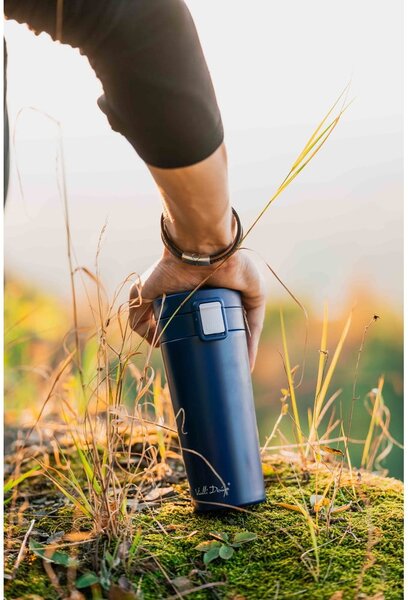 Tmavě modrý cestovní termohrnek Vialli Design Fuori, 400 ml