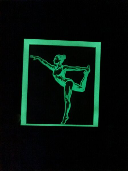 Z rodinné dílny Dřevěný věšák na medaile Gymnastika 45 cm – svítící