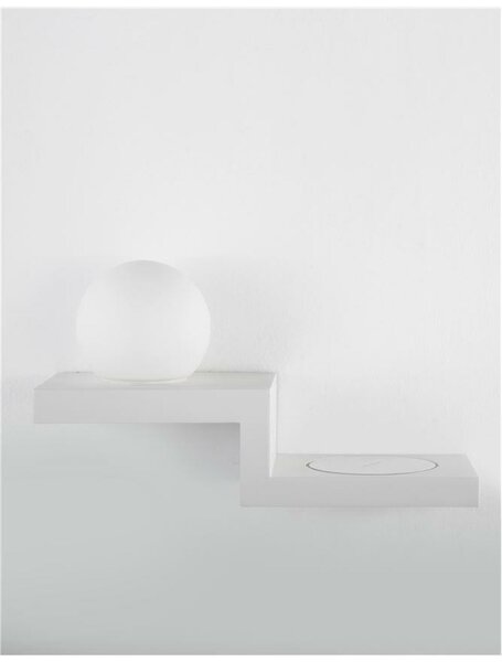 NOVA LUCE nástěnné svítidlo ROOM bílý hliník a opálové sklo vypínač na těle LED Samsung 6W 230V 3000K IP20 nabíjení telefonu 9183311