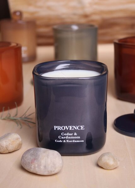 Vonná svíčka ve skle PROVENCE 25 hodin cedr kardamom