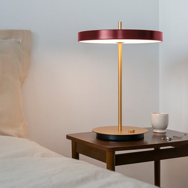 Umage 2309 Asteria Table, stolní lampa s USB, rubínově červená/mosaz, LED 13W, 3000K výška 41,5cm