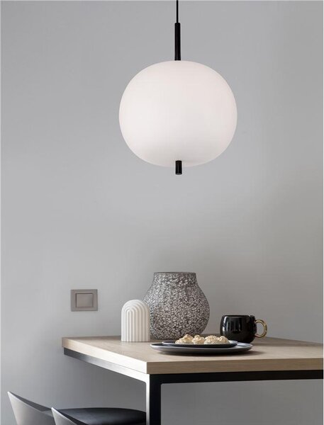 Nova Luce Závěsné svítidlo LATO černý kov a opálové sklo E27 1x12W