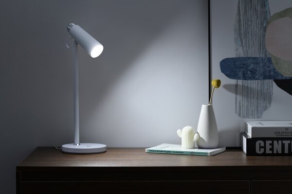 LED stolni lampička Immax TIT s Qi nabíjením, bílá se stříbrnými prvky