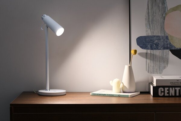LED stolni lampička Immax TIT s Qi nabíjením, bílá se stříbrnými prvky