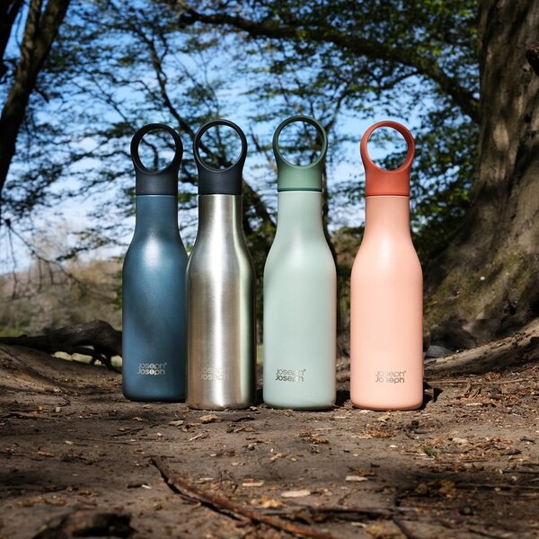 Cestovní nerezová lahev v mentolové barvě 500 ml Loop – Joseph Joseph