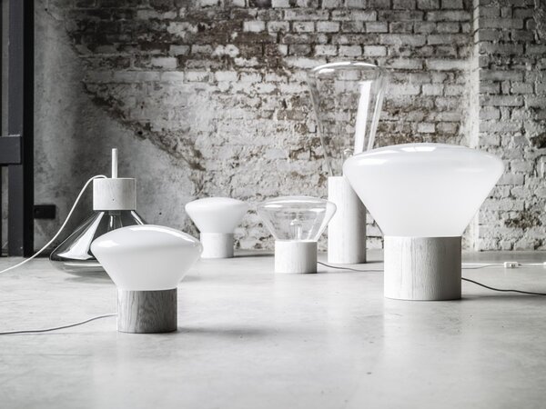 Designová lampa Brokis Muffins Wood 04 PC853, 1xE27 Barva skla: Šedá kouřová - transparentní sklo, Podstava: dub evropský - surový