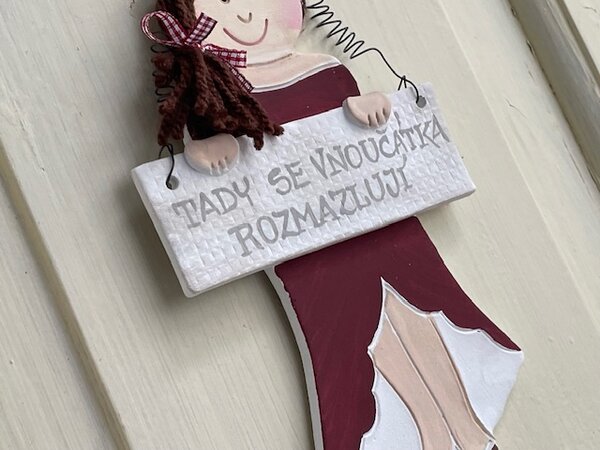 Babička ve vínových šatech Nápis: Nejlepší babička