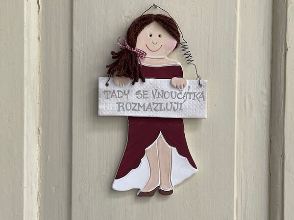 Babička ve vínových šatech Nápis: Nejlepší babička