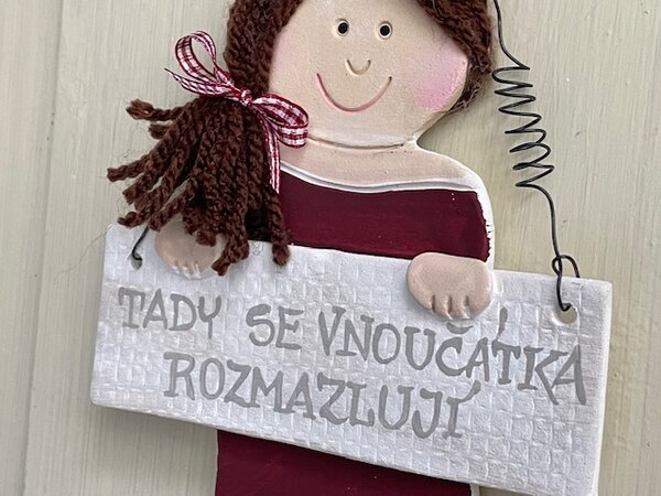 Babička ve vínových šatech Nápis: Nejlepší babička