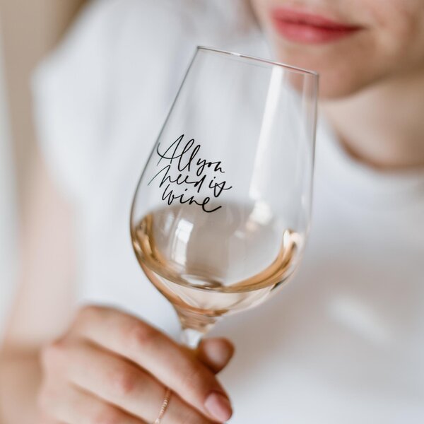 Sklenice na víno All you need is wine + vánoční krabička