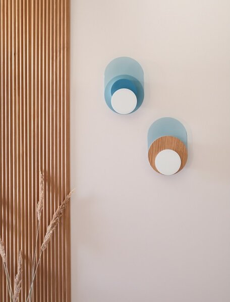 Dot 04, Rám bílá, Hlavní panel plexi šedé / dub Tunto