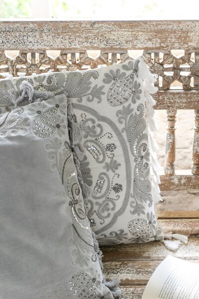 Sametový smetanový polštář Moroccan s třásněmi - 45*45 cm - J-Line by Jolipa