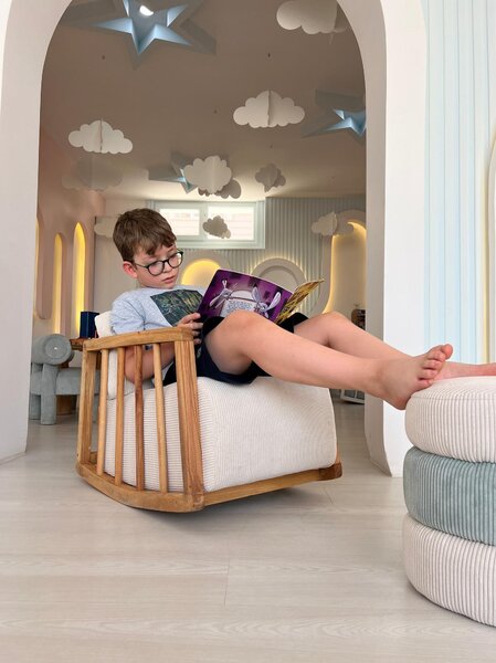 Houpací křeslo Kidmen (bílá). Akce -25%