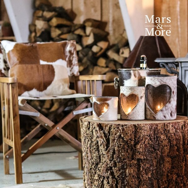 Šedý svícen z kravské kůže s motivem srdce - Ø 15*20,5cm - Mars & More