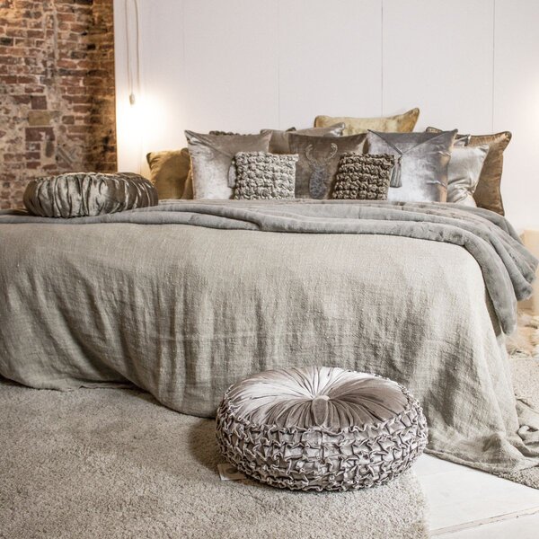 Taupe sametový polštář s třásněmi Smock - 45*45*10cm - Mars & More