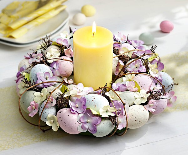 Velikonoční věnec s vajíčky