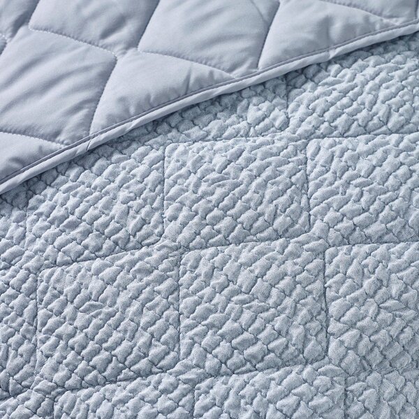 Modrý přehoz 220x220 cm Crinkle Seersucker – Catherine Lansfield