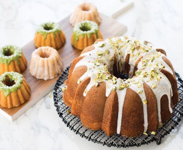 Nordic Ware Forma na bábovku Anniversary zlatá velká 2,8 l 50077