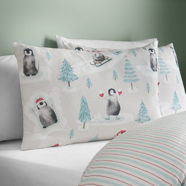 Flanelové povlečení na dvoulůžko v přírodní barvě 230x220 cm Brushed Christmas Penguins – Catherine Lansfield