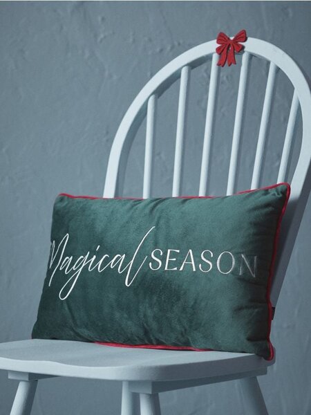 Sinsay - Vánoční dekorační polštář se stříbrným nápisem „Magical Season“ - tmavě zelená