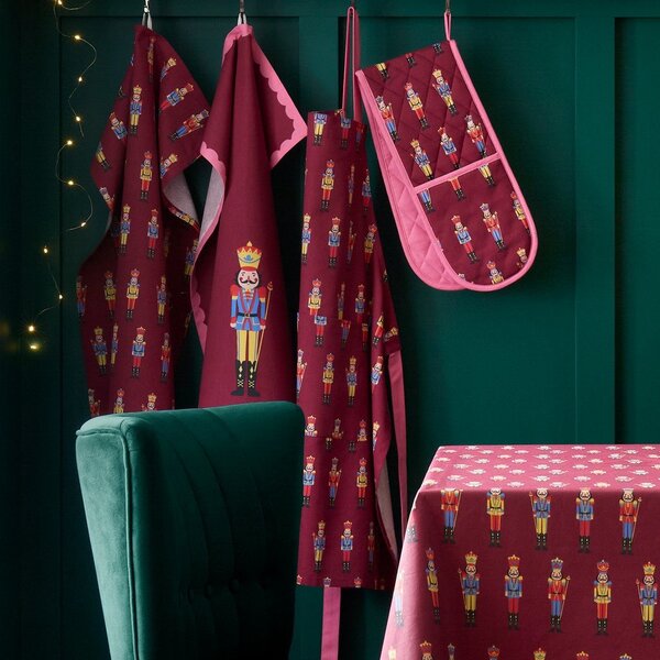 Bavlněná zástěra s vánočním motivem Christmas Nutcracker – Catherine Lansfield