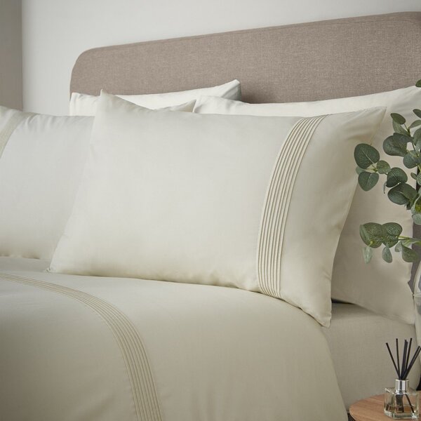 Krémové povlečení na jednolůžko 135x200 cm Pintuck Easy Iron Percale – Catherine Lansfield
