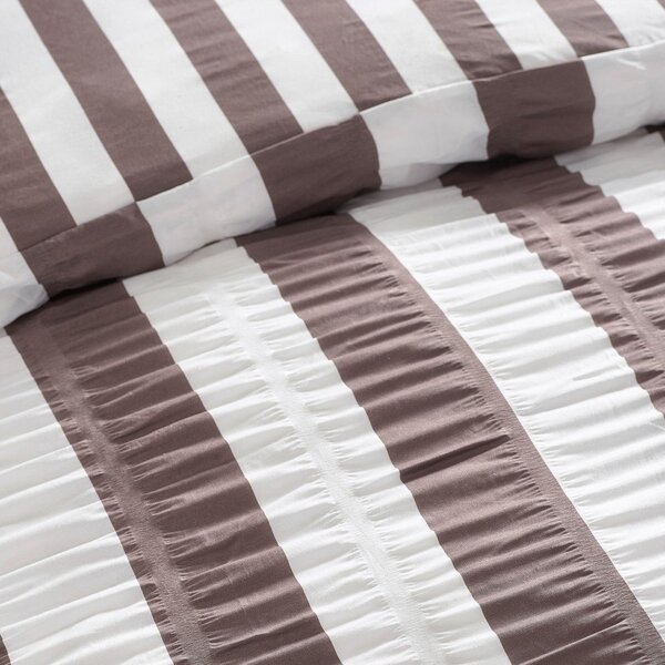 Tmavě hnědé povlečení na jednolůžko 135x200 cm Seersucker Frill Stripe – Catherine Lansfield