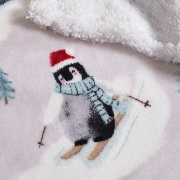 Bílá deka s vánočním motivem 170x130 cm Christmas Sherpa Penguins – Catherine Lansfield