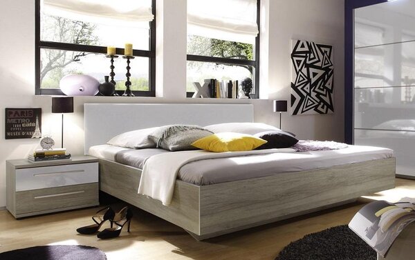 Dřevěná postel Costos